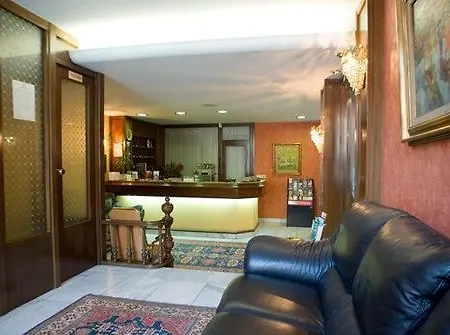 酒店 Alda Centro 希洪